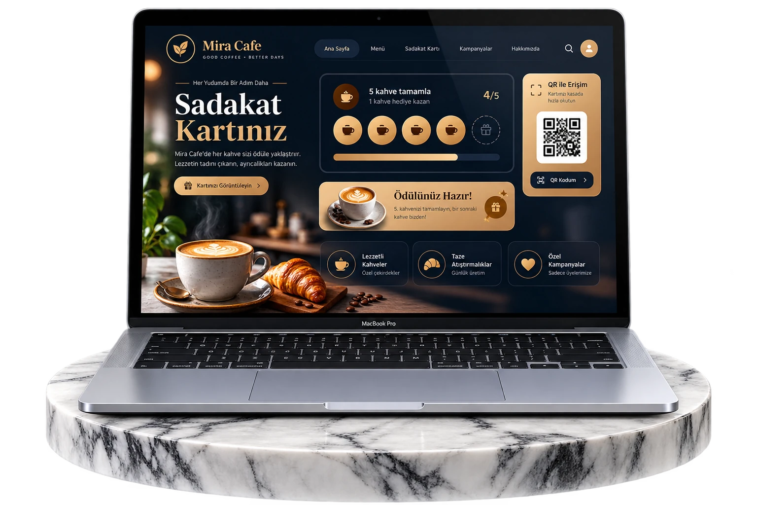 Luna Bistro restoran sadakat sitesi arayüzünü gösteren MacBook ve taş vitrin standı